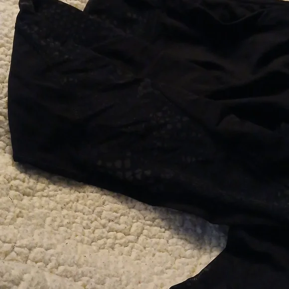 Lululemon Black Patterned Semi-sheer Leggings 6 - Picture 4 of 7